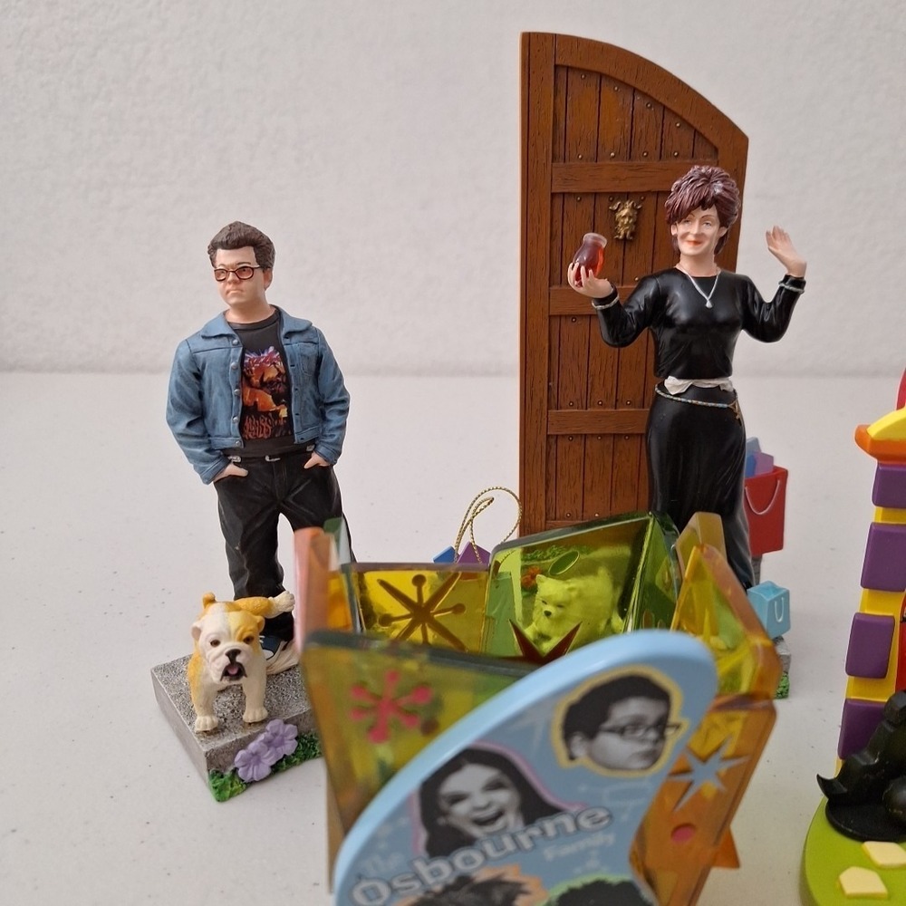 RARE Vintage 2002 OZZY OSBOURNE & FAMILY Collectible Figures & Cup/Holder 8" - Picture 4 of 15